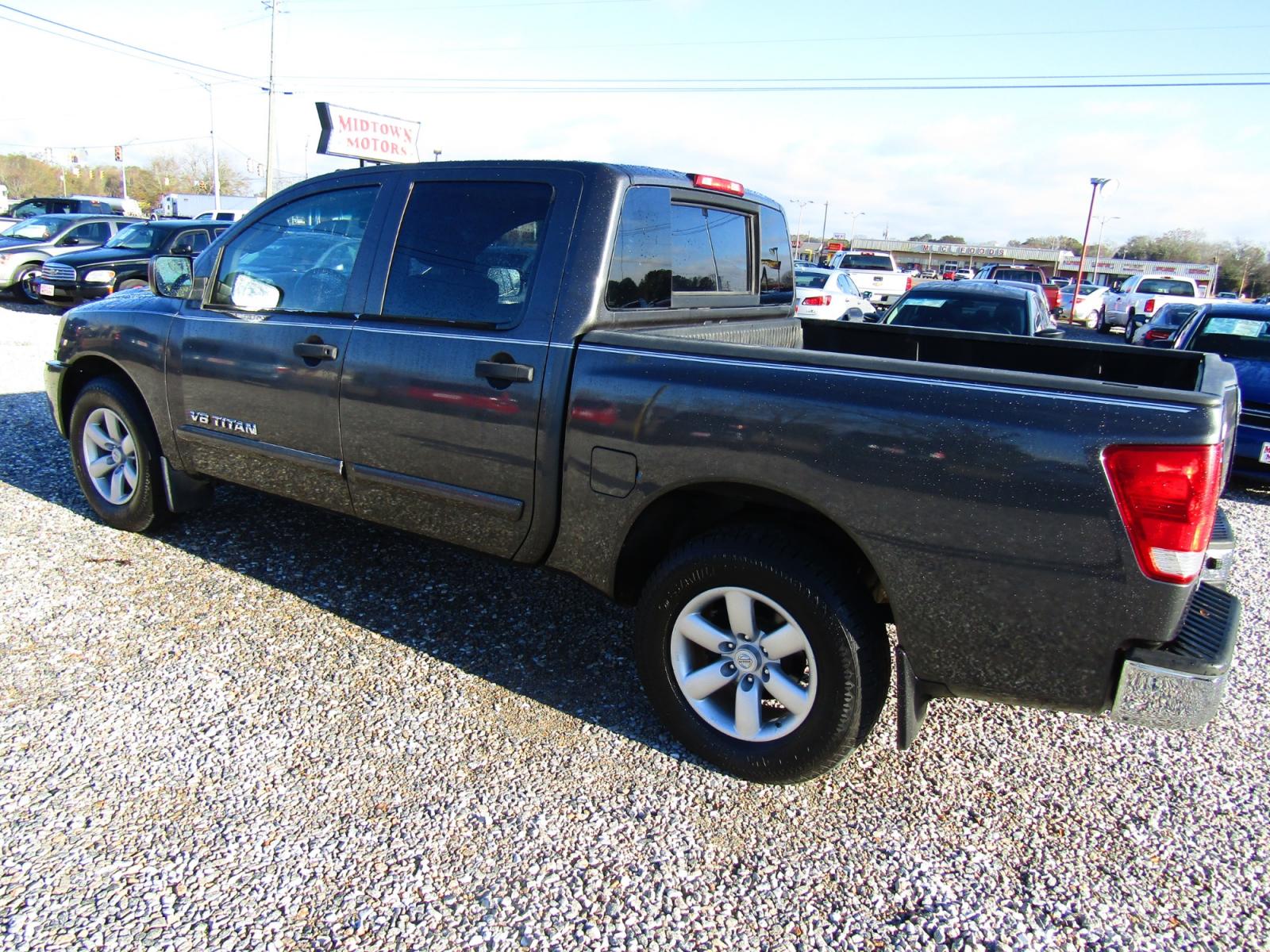 2011 Gray Nissan Titan S Crew Cab 2WD (1N6AA0EKXBN) with an 5.6L V8 DOHC 32V engine, Automatic transmission, located at 15016 S Hwy 231, Midland City, AL, 36350, (334) 983-3001, 31.306210, -85.495277 - Photo #5